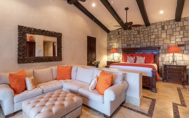 Casa de la Familia 7 Bedroom Contemporary Hacienda Style at Discounted Rate!