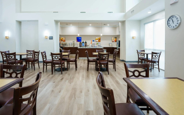 Comfort Suites University Drive