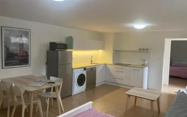 Red Travel Apartment