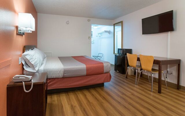 Motel 6 Frackville, PA