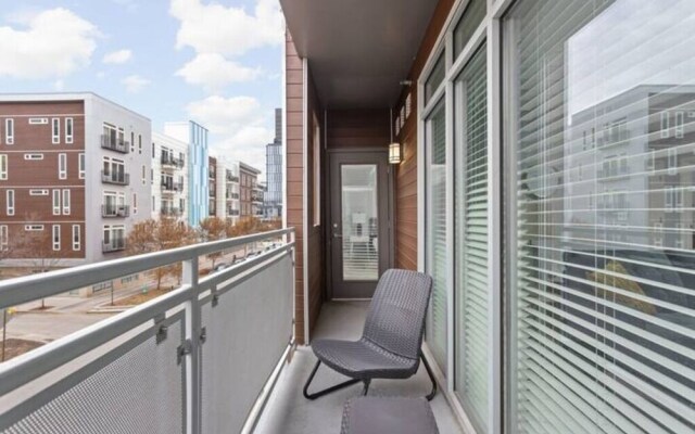 CozySuites TWO Stylish Apts Monument Cir