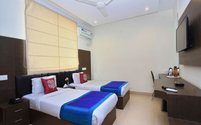 OYO 763 Donatella Suites