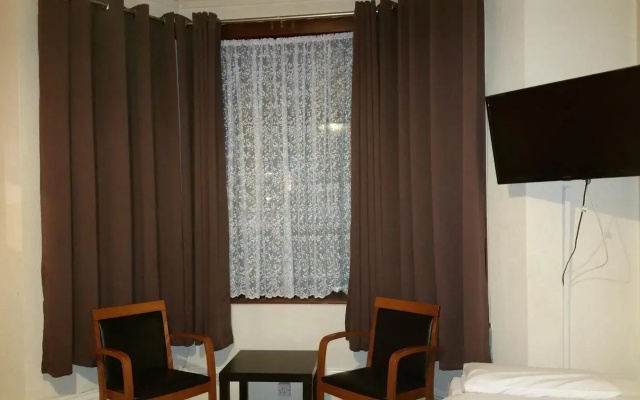OYO Saji Hotel