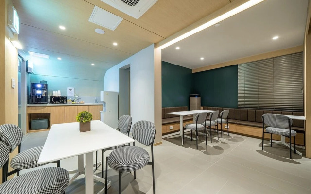 Hound Hotel Sajik Minam Station