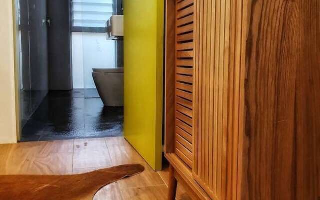 THE Roezetta1 Luxury Stylish Unit, Walk TO City