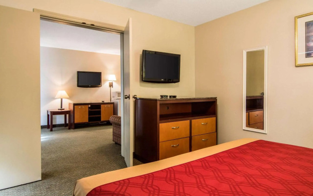 Econo Lodge Inn & Suites Conference Center