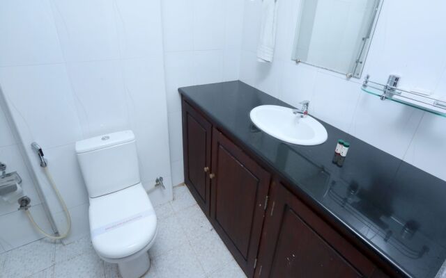 Oyo 15992 Central Hotel