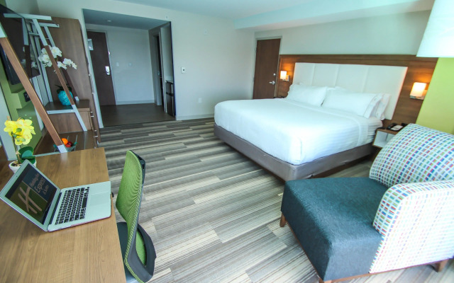 Holiday Inn Express & Suites Miami Airport East, an IHG Hotel