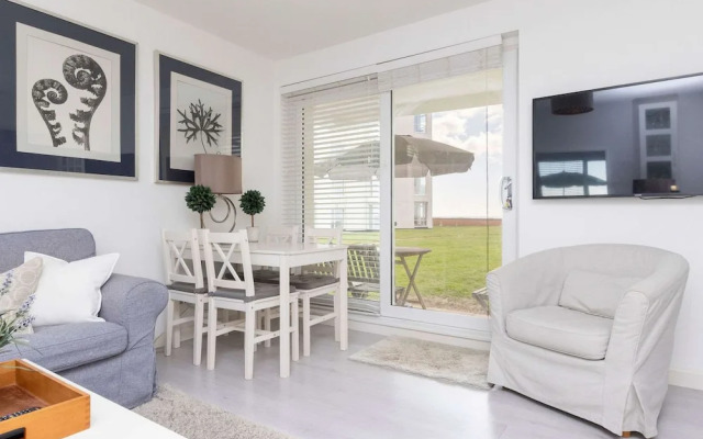 Stylish Ground Floor Apartment With Sea Views
