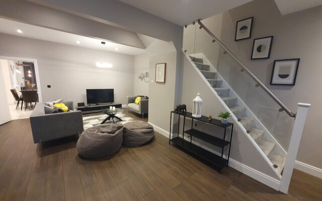 Stunning 3 Bedroom House-tottenham Stadium-parking