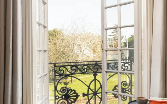 Morleys Bistro | By Huluki Sussex Stays