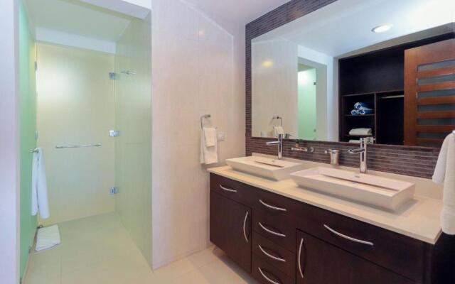 True Beachfront Condo - Corazon