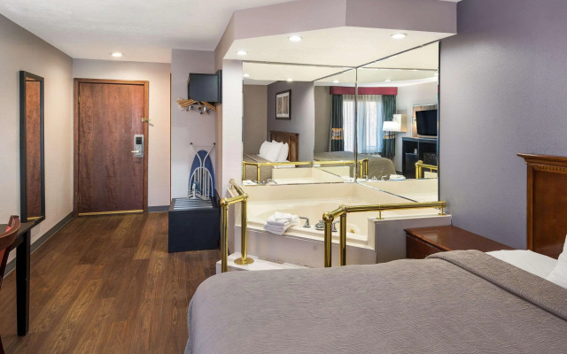 Quality inn & Suites Cincinnati I-275