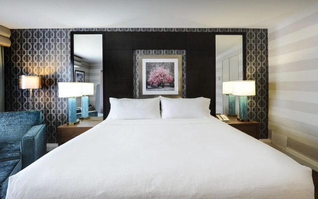 Holiday Inn Niagara Falls - By The Falls by IHG