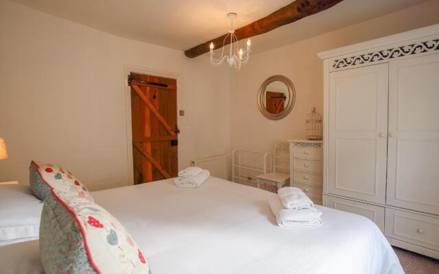 White Hart House, BURFORD