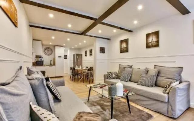 14 Luxury Flat Eiffel Design 1