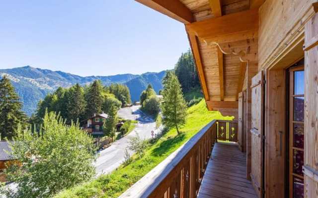 Grand Swiss Chalet for 10 Near Skilift