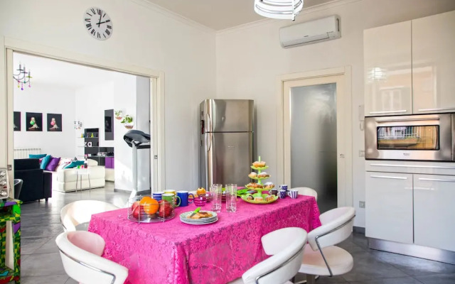 Ferdinando Arthouse Oversized Modern Apartment