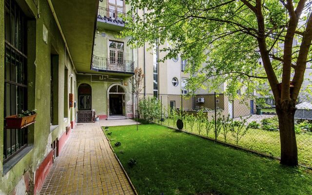 Curry Apartments