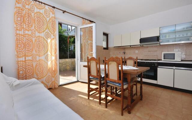 Stunning Home in Jelsa With Wifi and 2 Bedrooms