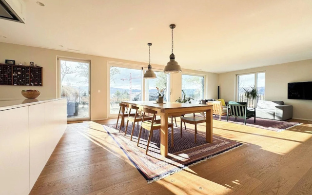 Wonderful Attic Maisonette in Meilen With Stunning Lake Views – Guest Rooms – Meilen