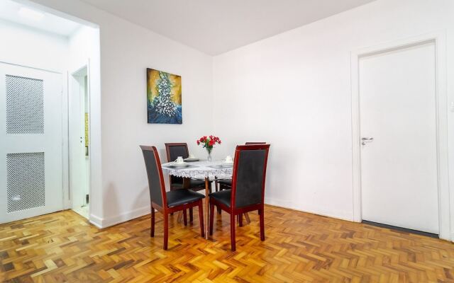 Amplo apartamento no centro, 2 quadras do metrô