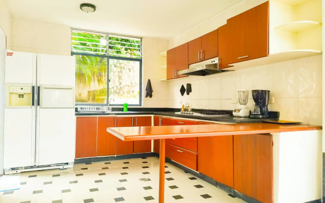 MANSIÓN PARA MAS DE 20 PERSONAS EN Melgar