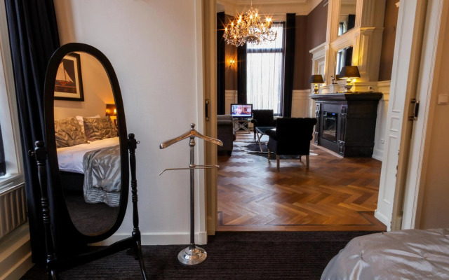 Post-Plaza Hotel & Grand Café