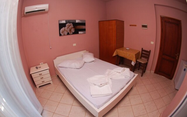 Tiku's Apartments