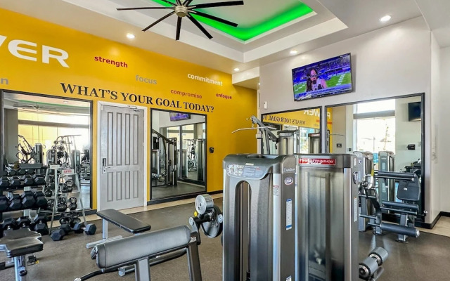 Luxury Ocean View Condo w Huge Deck