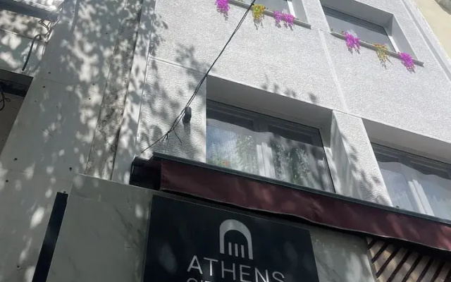 Small Funny World Athens - Hostel