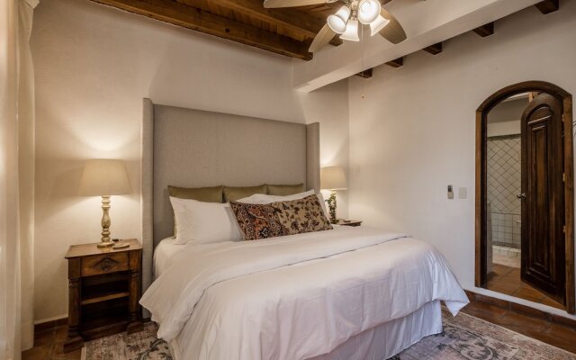 3BR Home with Rooftop & Garage in Centro