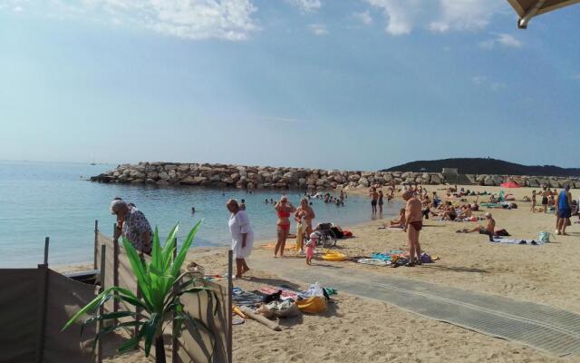 Typical Toulon apartment 50M beaches