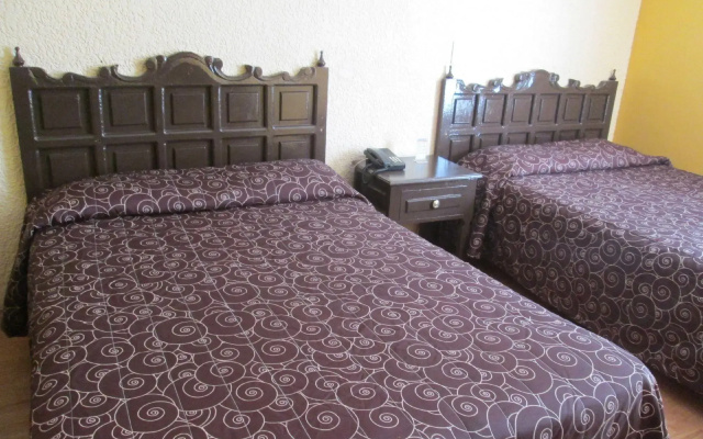 OYO Hotel Colón Express