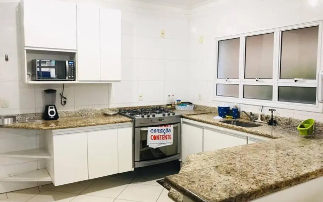 Casa de praia com piscina e churrasqueira - Indaiá Bertioga