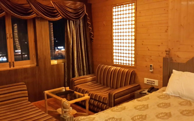 Shamyana Lodge and Restaurant