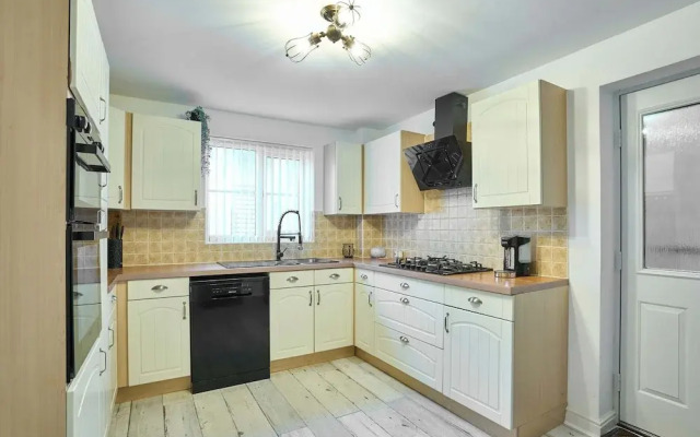 Host Stay Snowdrop Crescent I