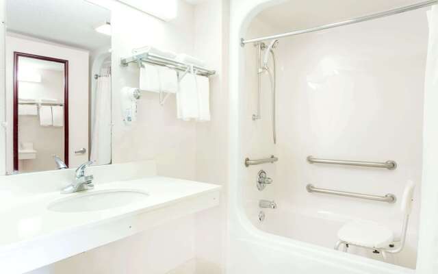 Howard Johnson by Wyndham Perry GA