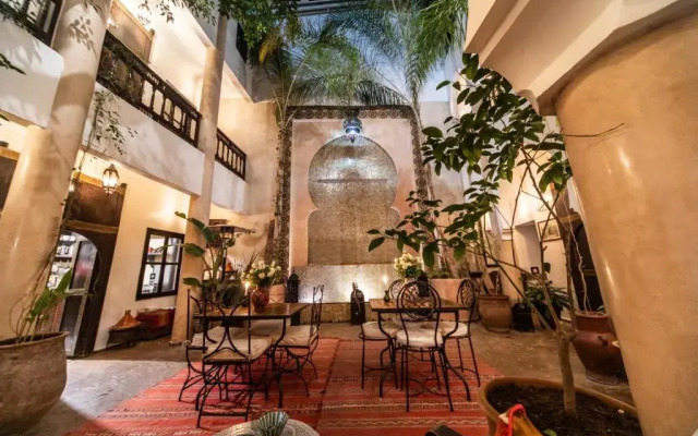 Riad Mur Akush