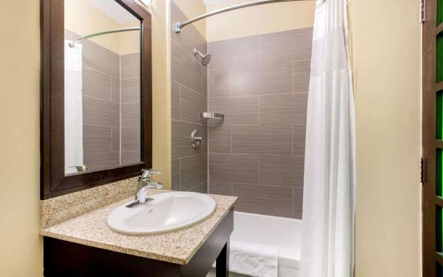 La Quinta Inn & Suites by Wyndham Oshawa