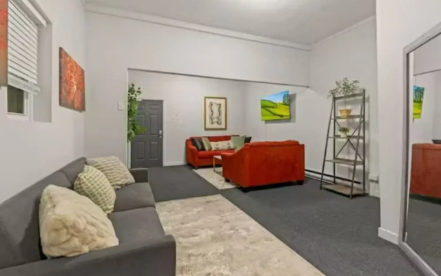 Urban Chic Apartments Near Center City