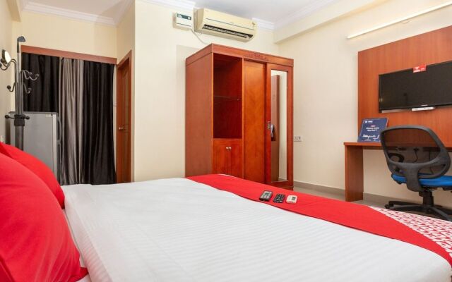 OYO 22105 Hotel Half Moon Inn