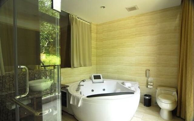 West Lake Hillview International