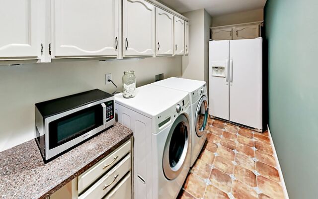 E Indianola - 4 Br Home