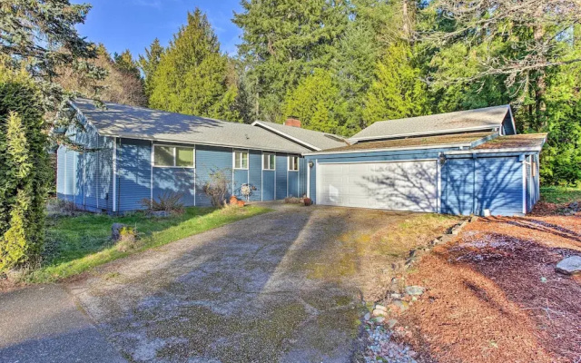 Cozy Washington Escape Near Hiking & Golfing!