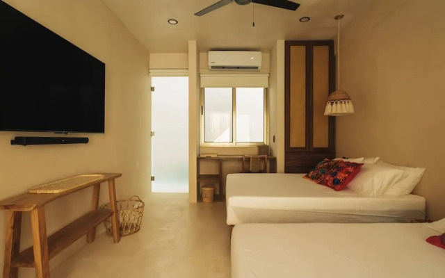 Luxury Jungle Retreat Sleeps 10 Rooftop Pool