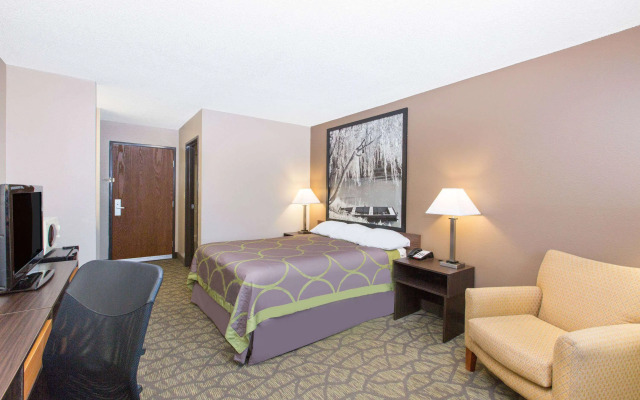 Super 8 by Wyndham Belleville