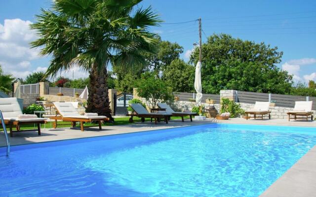 Infinity Pool Villa With Sea Views Near Rethymno City & Beach and Shaded BBQ