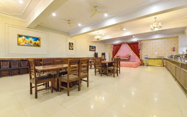 Fabhotel Shiv Palace