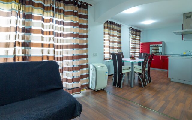 Apartmaji bungalovi i sotorisce Silva